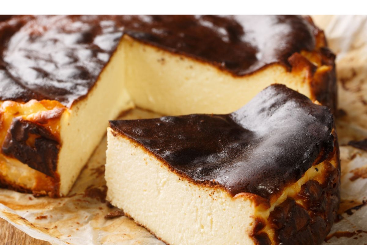 Sernik pęka przez ten błąd. Popełnia go prawie każdy w czasie pieczenia