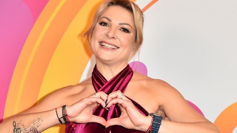 Magdalena Narożna BEZ MAKIJAŻU pozdrawia prosto z łóżka (FOTO)