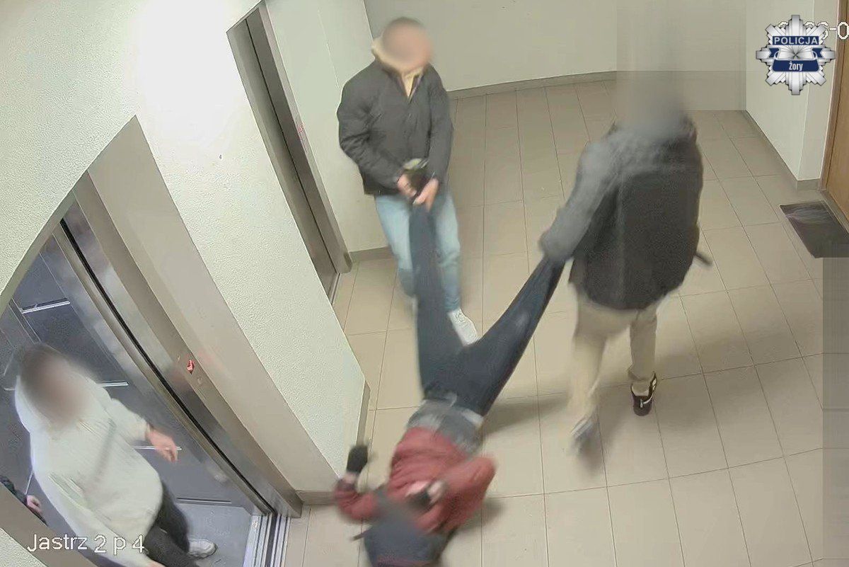 Brutalna napaść w windzie. Kamery wszystko nagrały