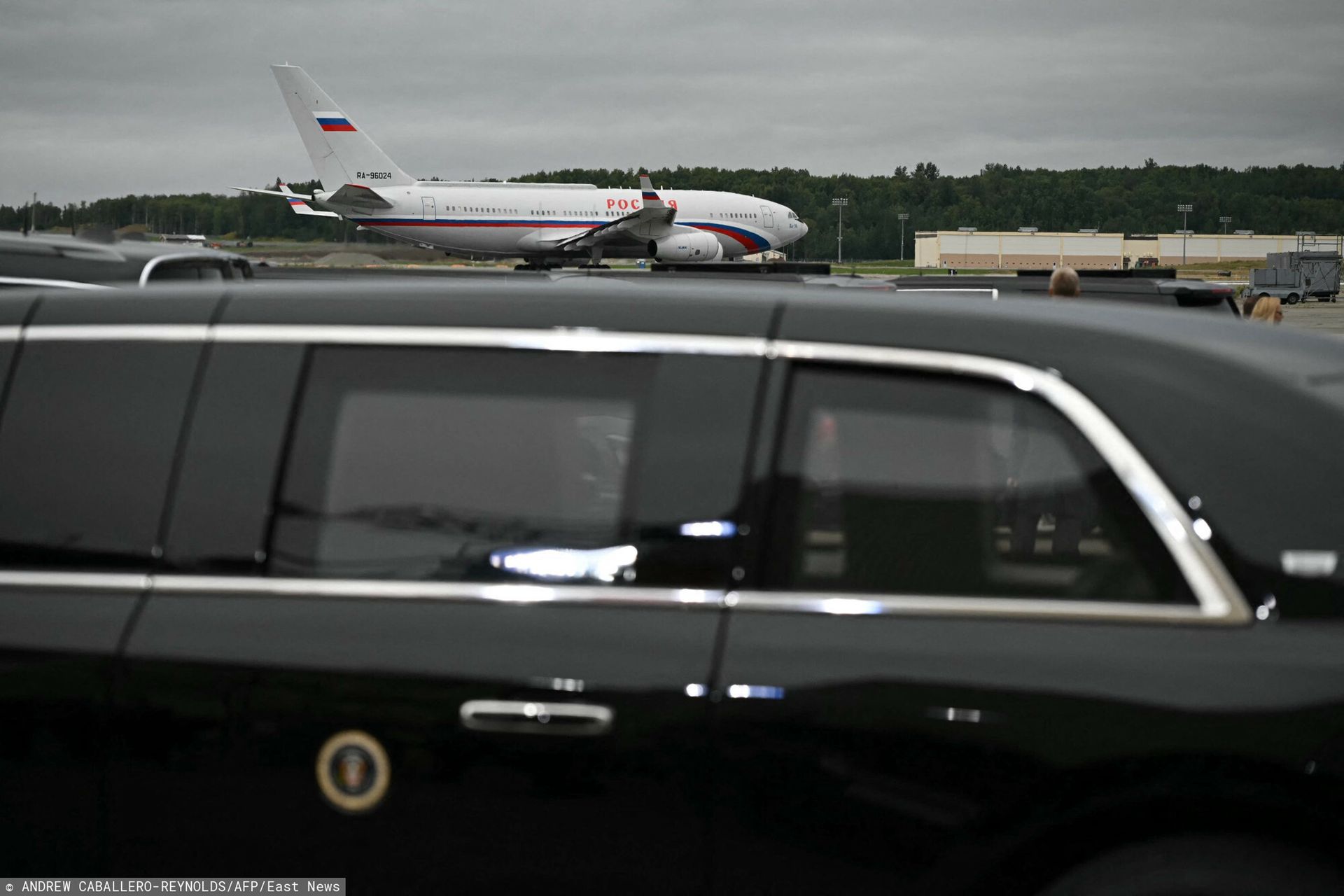 Szczyt na Alasce. Trump i Putin w jednej limuzynie