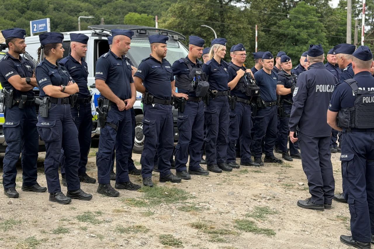 Policjanci szukają 65-latka. Obława po zabójstwie