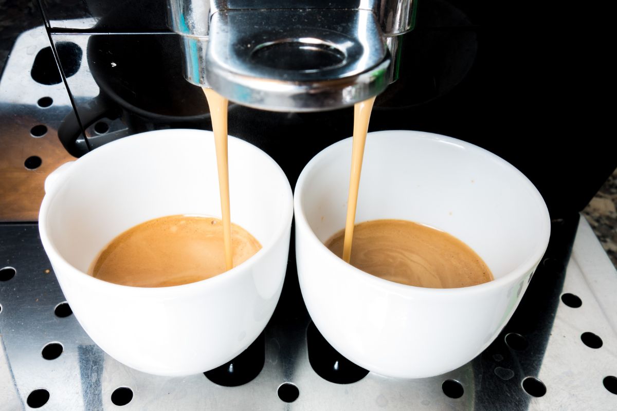 Zajrzał do ekspresu do kawy. Na ten widok robi się słabo nie tylko kawoszom