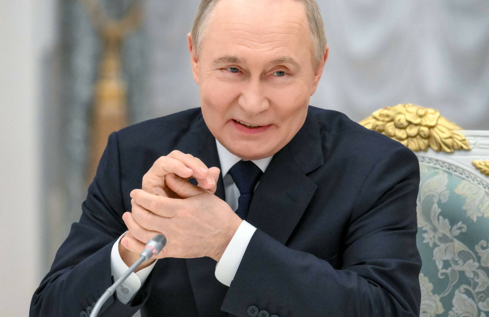 Wojna w imię obrony "tradycyjnych wartości". Bajka Putina przez cały czas działa na Rosjan