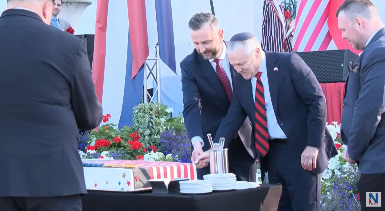 Newsmax Polska z kanałem na YouTube. W pierwszej transmisji ambasador USA
