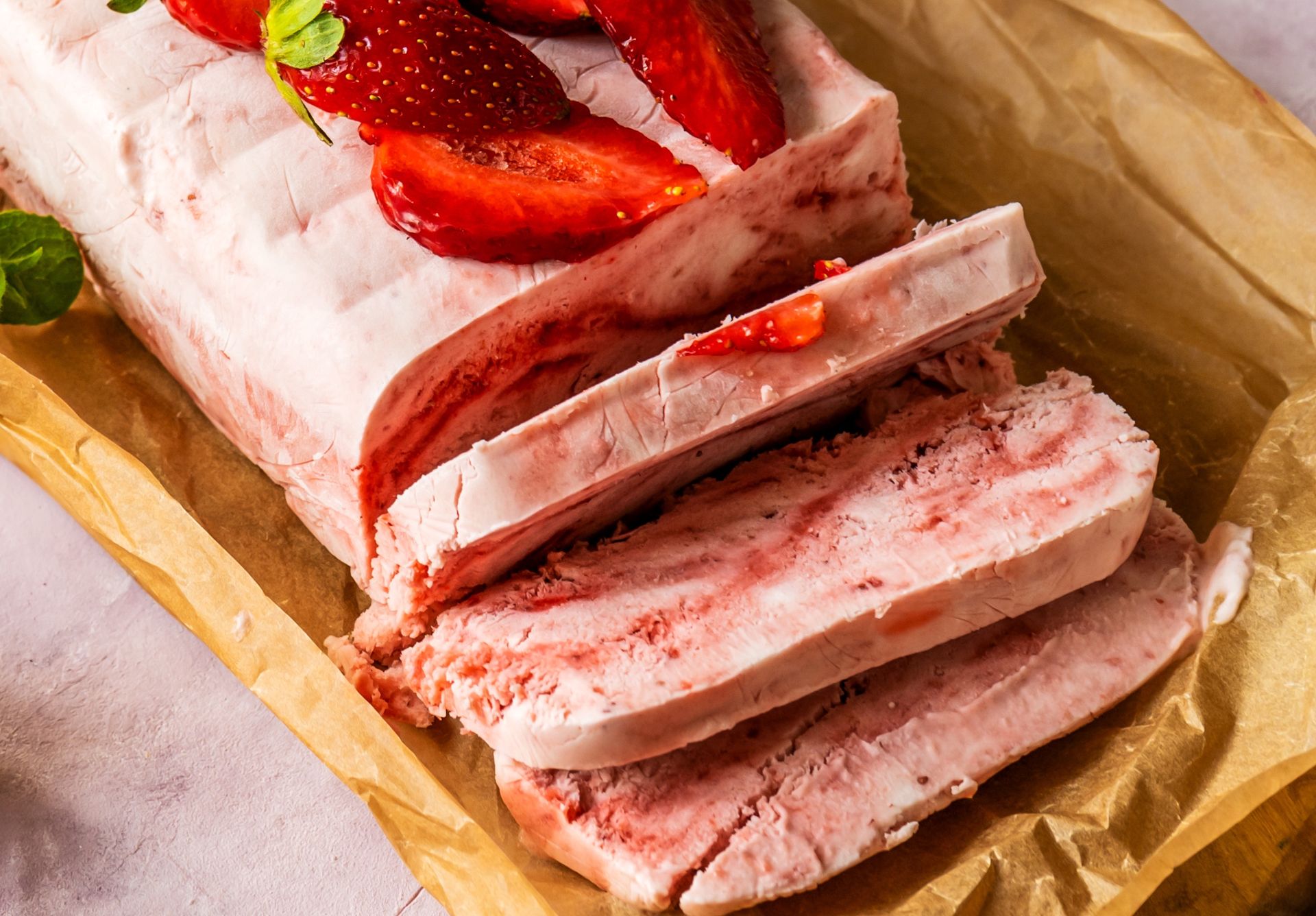 Nie piekę, nie gotuję, a deser znika w mgnieniu oka. To semifreddo to hit lata