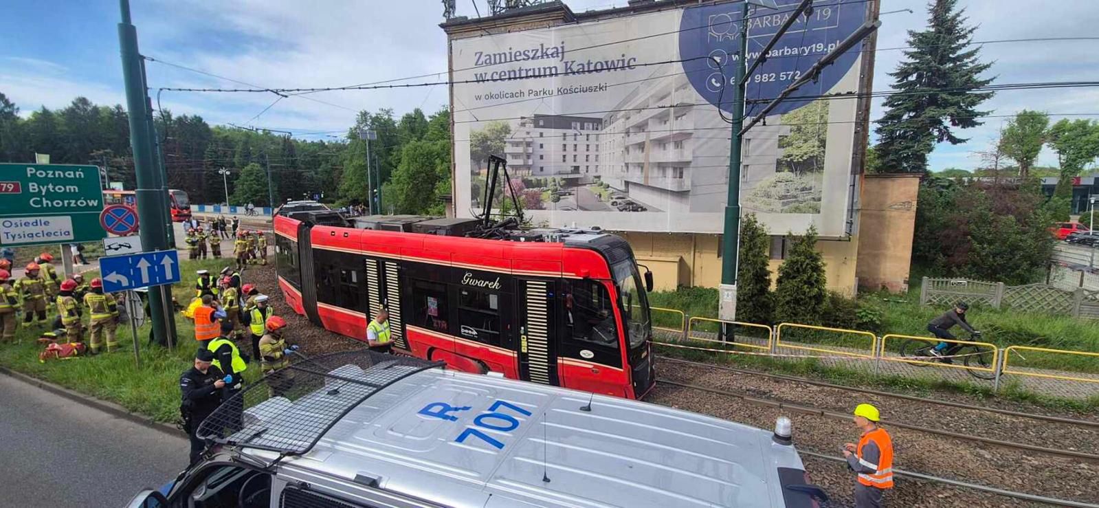 Wykolejenie tramwaju w Katowicach. Trzy osoby w szpitalu