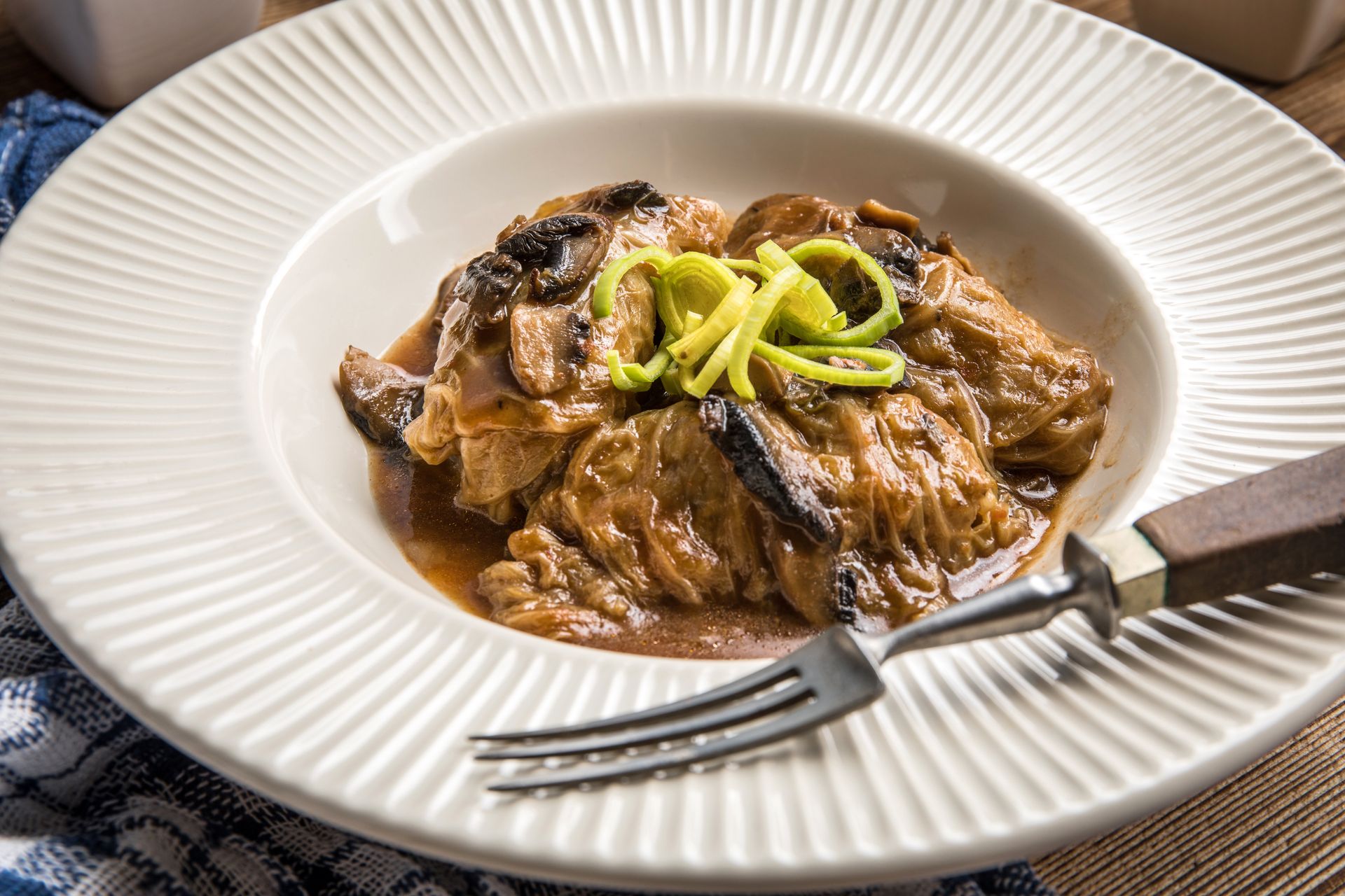 Kiedyś takie gołąbki były prawdziwym przysmakiem. Dziś wyparła je wersja z ryżem, a to duża strata