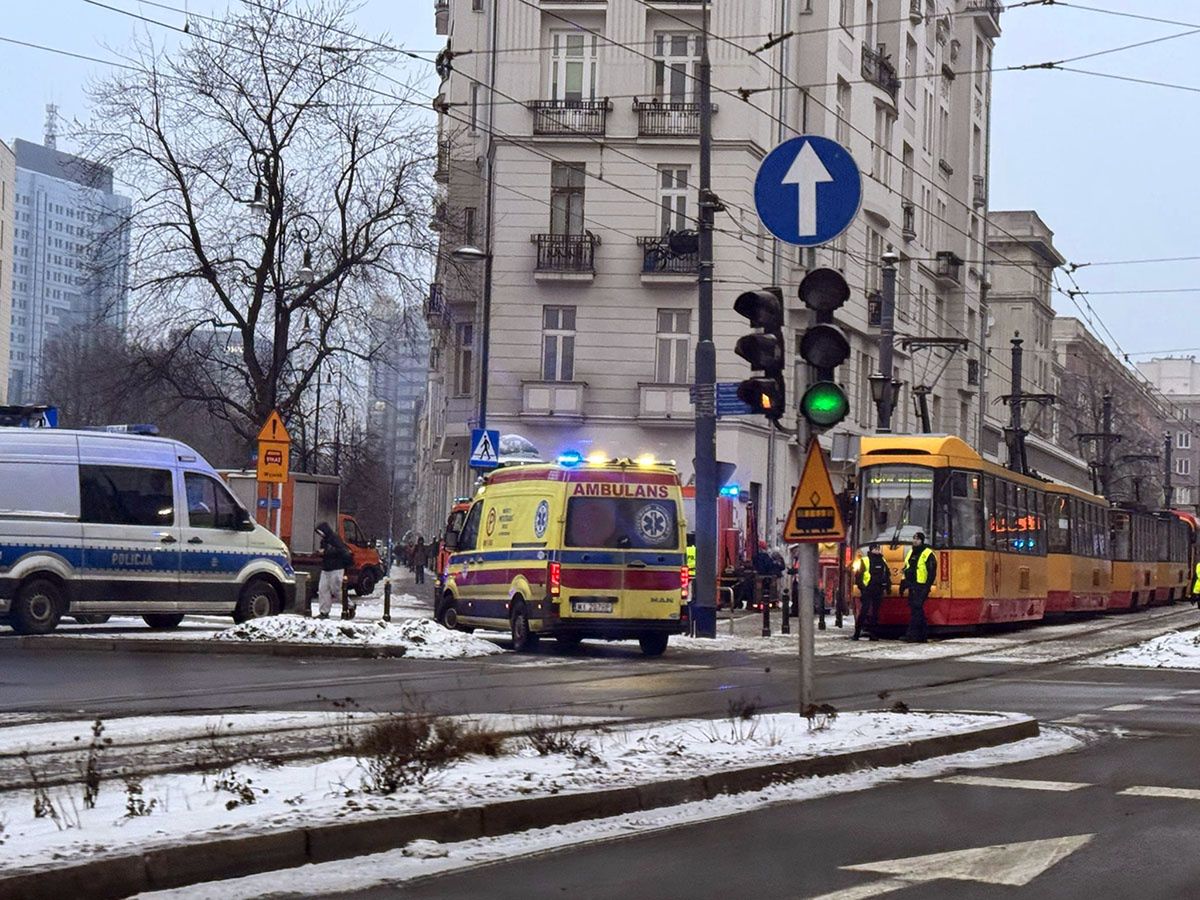 Zderzenie tramwajów na Marszałkowskiej W Warszawie. Ranni w szpitalu