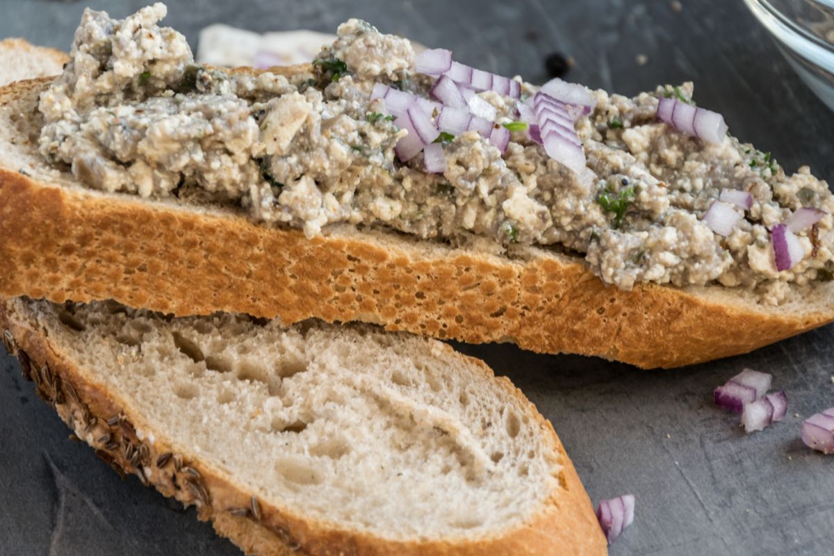 Klasyk kanapkowy na kolację. Robię tę pastę w podwójnej porcji, bo zawsze znika błyskawicznie