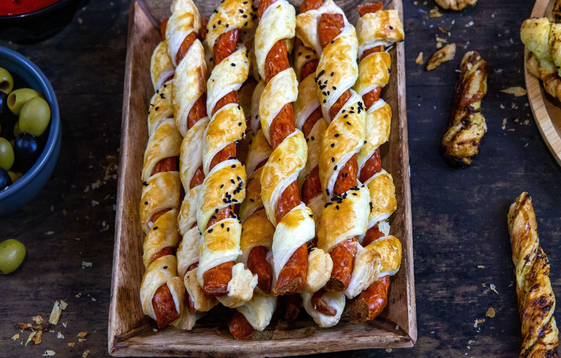 Zakręcone paluchy w cieście francuskim. Hit imprezy w 30 minut