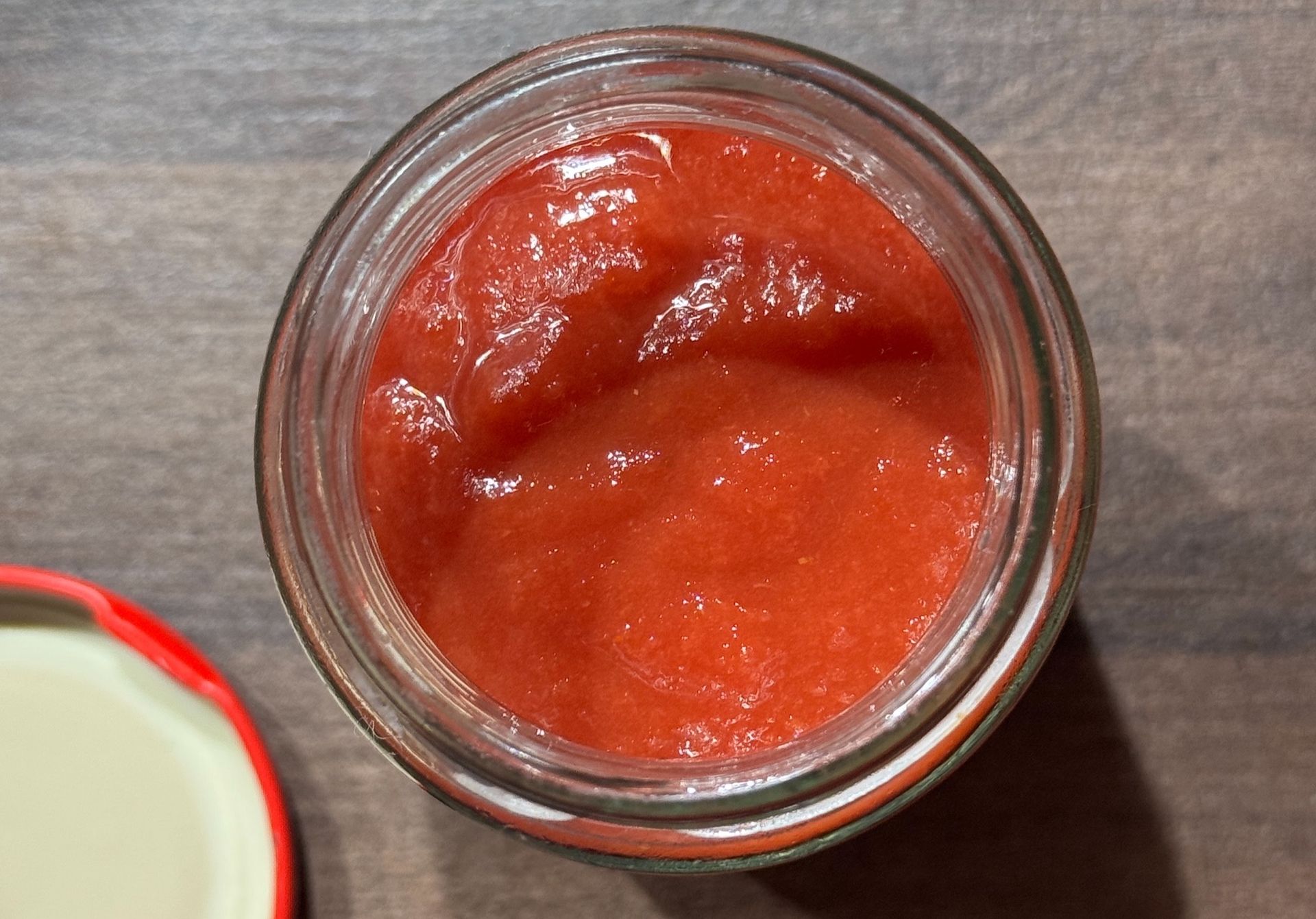 Prosty sposób. Otwarty koncentrat pomidorowy już nie spleśnieje