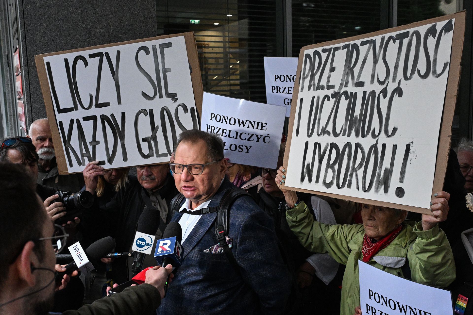 "To nie przystoi prezydentowi". Kalisz skrytykował Dudę