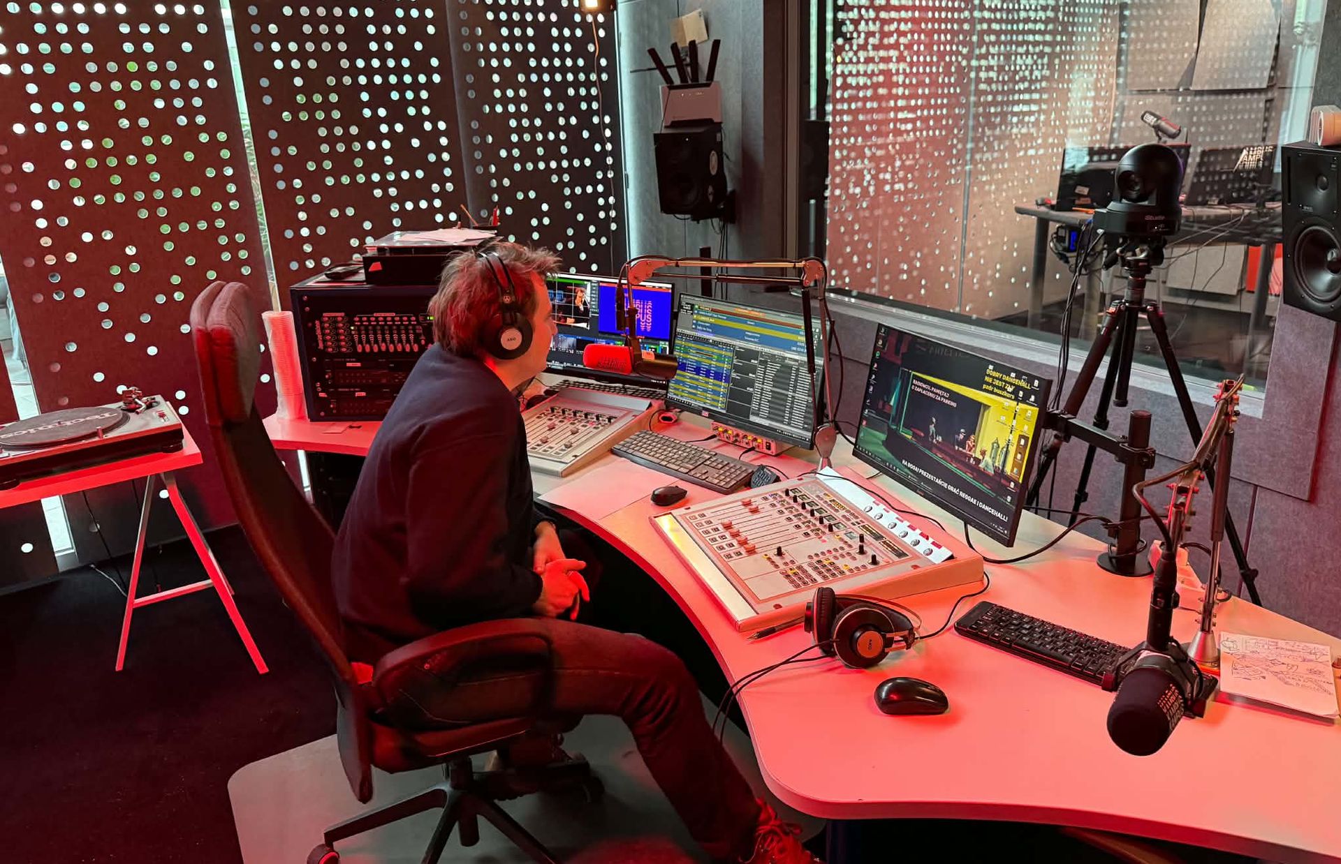 Radio znanego nadawcy telewizyjnego wciąż nie nadaje. "Czasochłonny proces"