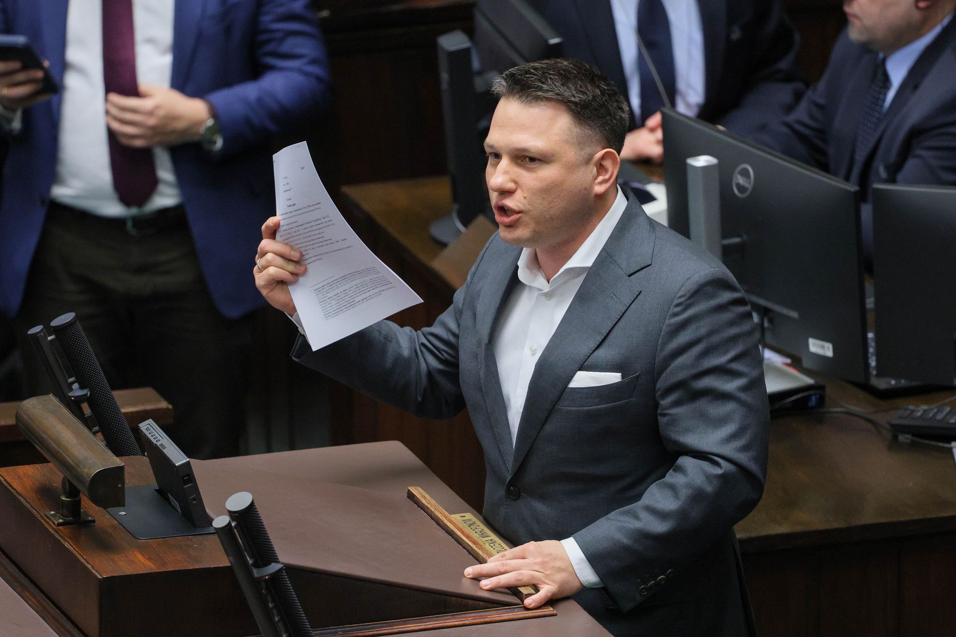 "Mogę mu jeszcze dołożyć". Mentzen znowu ostro o generale