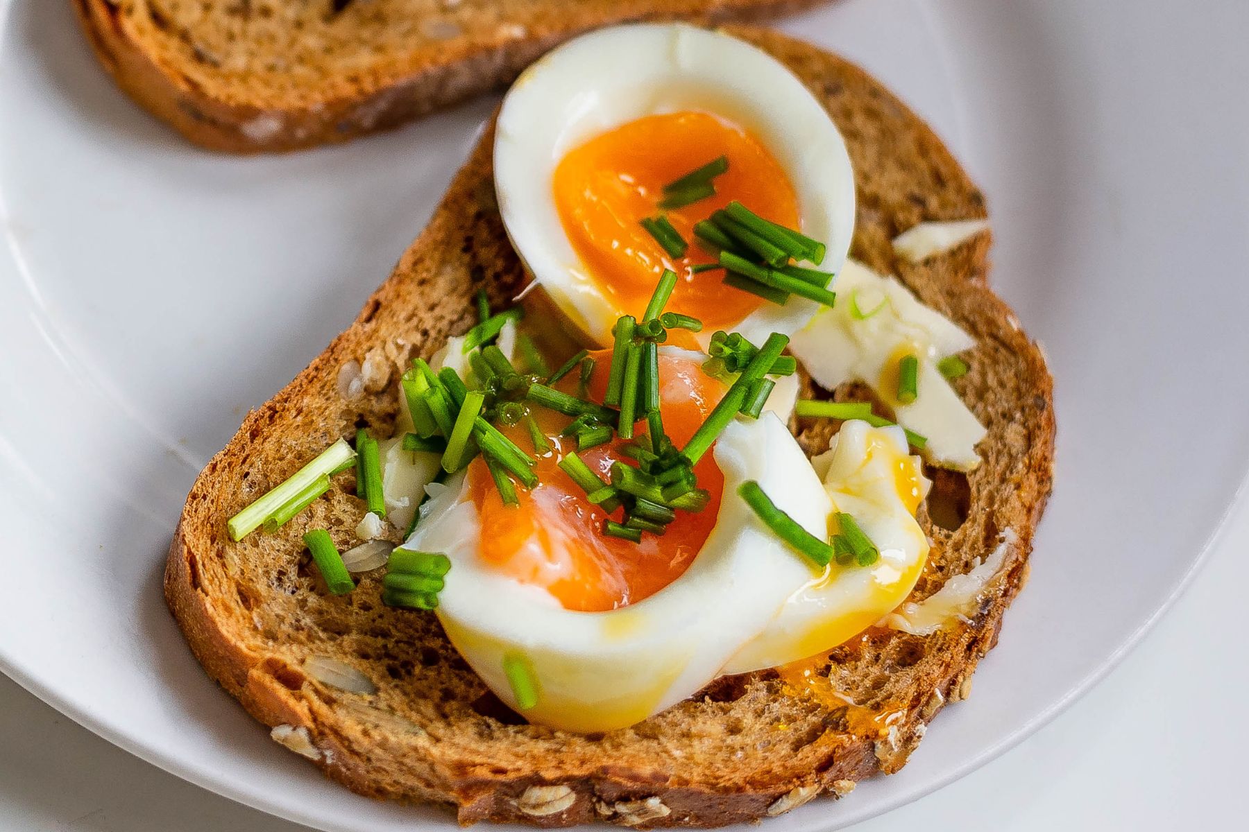 Wiele osób je takie jajka. Mało kto zdaje sobie sprawę, jak wpływają na organizm