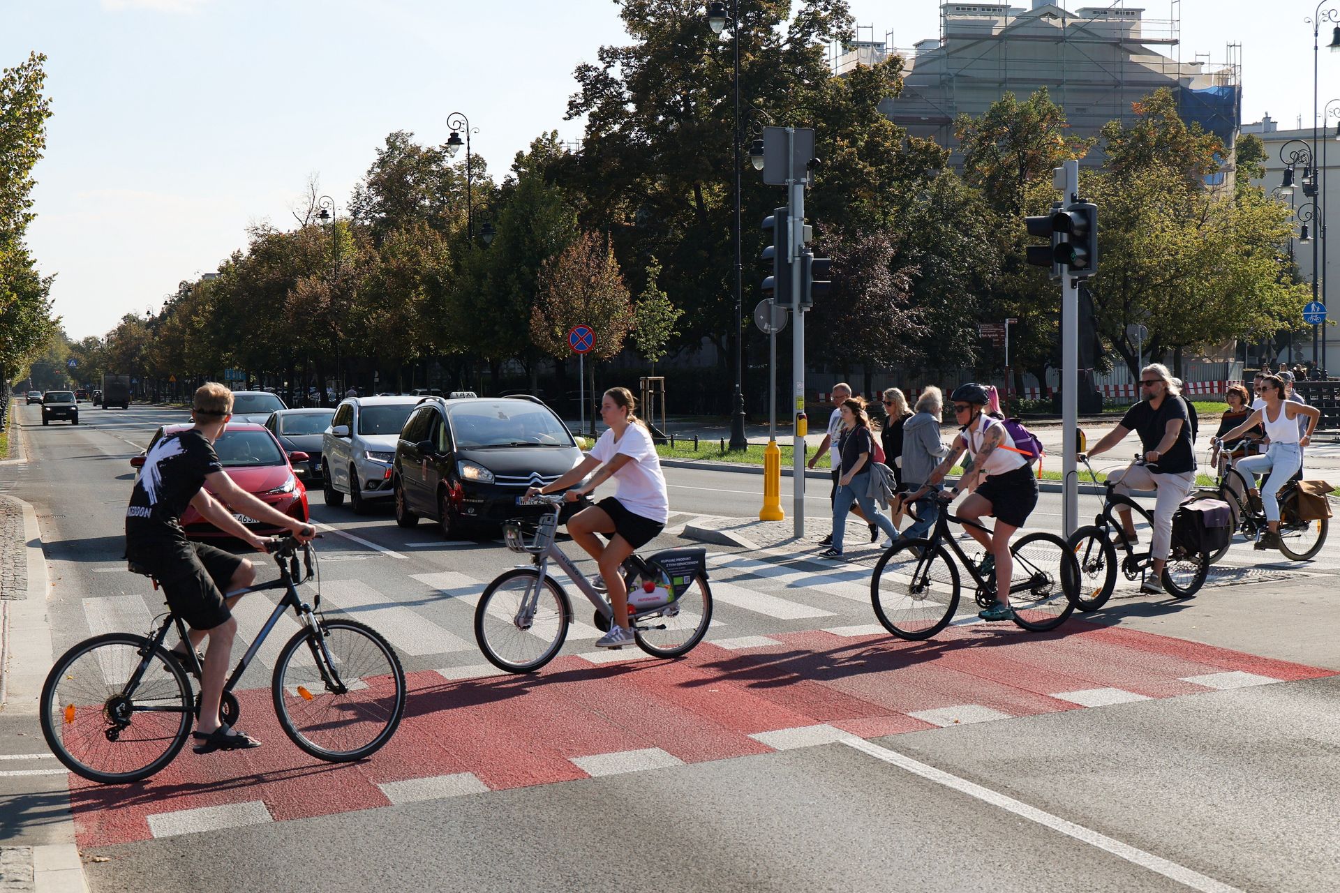 Dramatyczny finał kolizji rowerzystów. Mężczyzna pobił dziecko