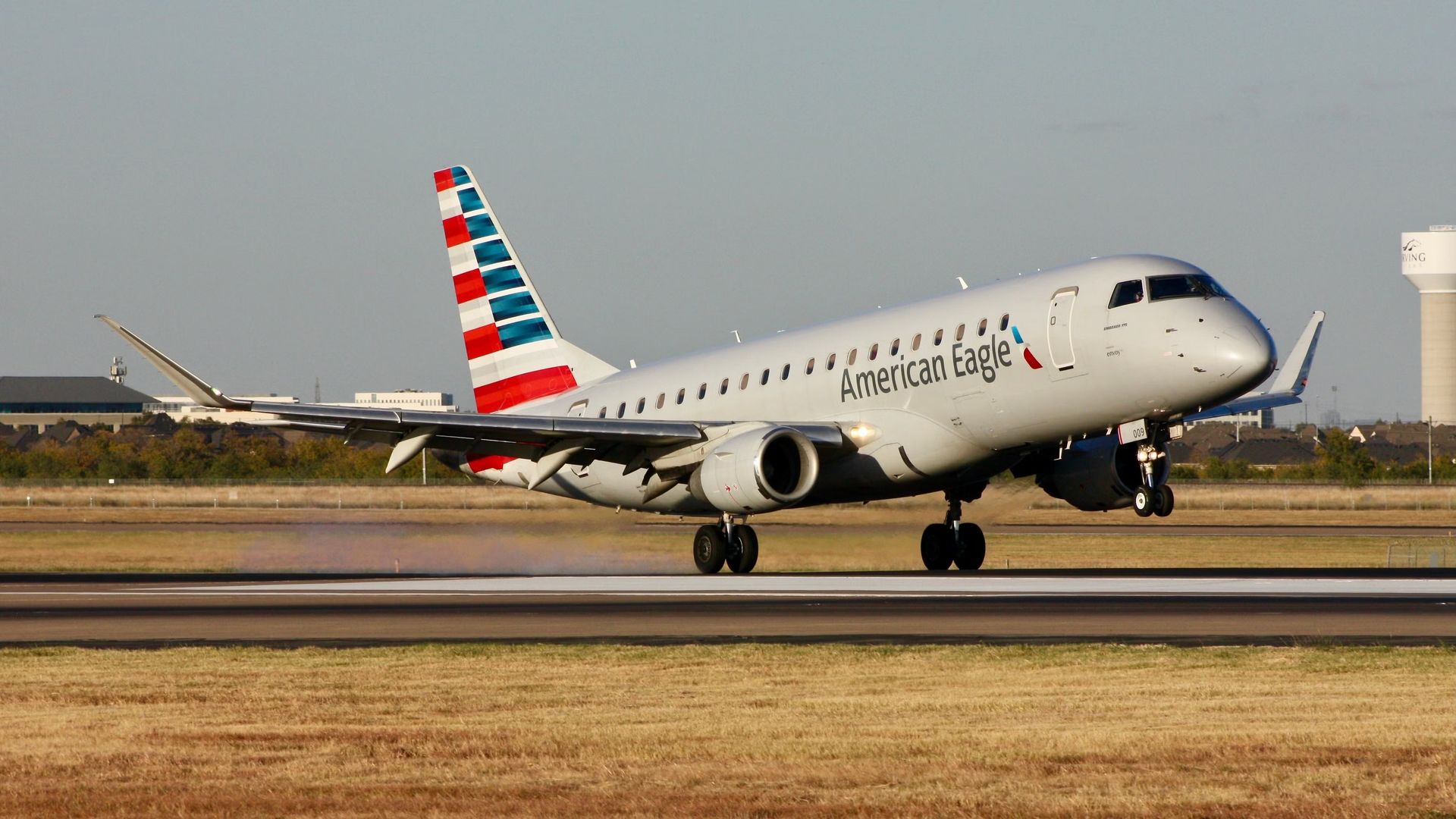 Turbulencje nad Florydą: Embraer E175 stracił 120 metrów pułapu