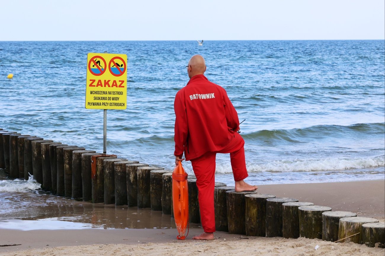 Ile zarabia ratownik wodny? Oto kwoty "na rękę"