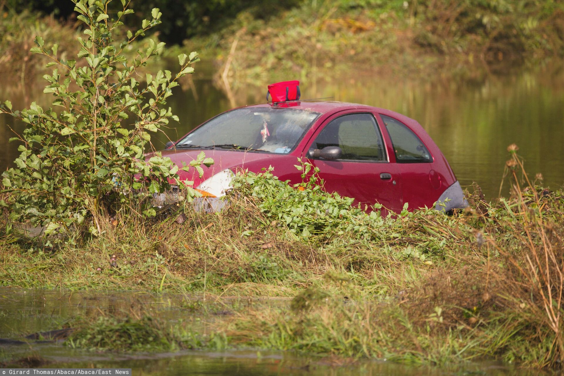Ulewy we Francji. Woda porwała auto, nie żyje kobieta
