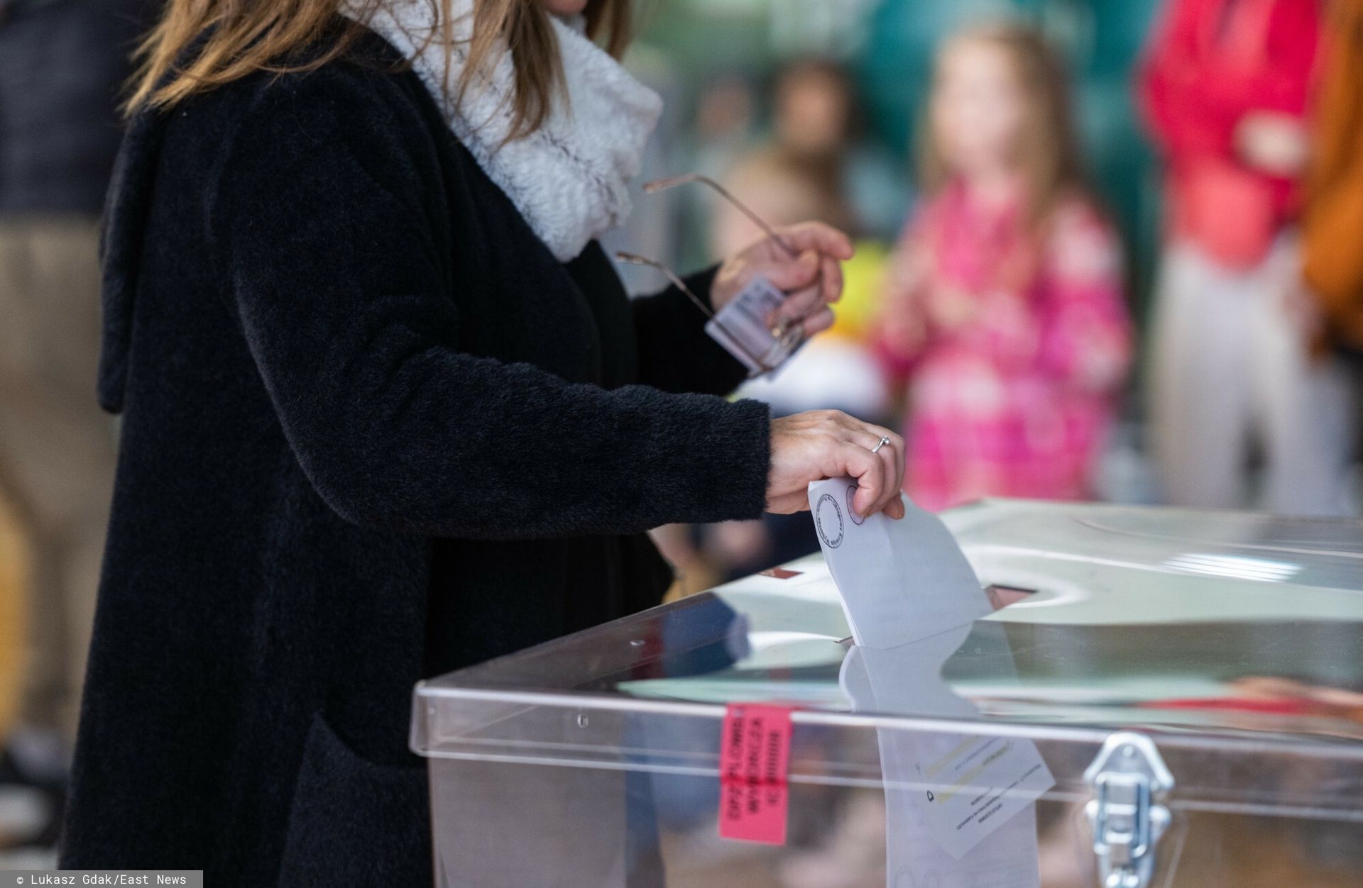 Zaczęło się referendum w dużym mieście. Dostaną dwie karty