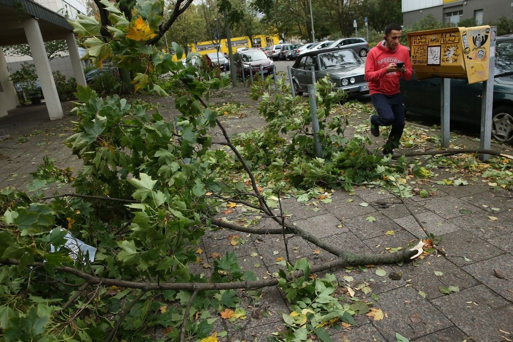 Potężny orkan zbliża się do naszych sąsiadów. Już są ranni