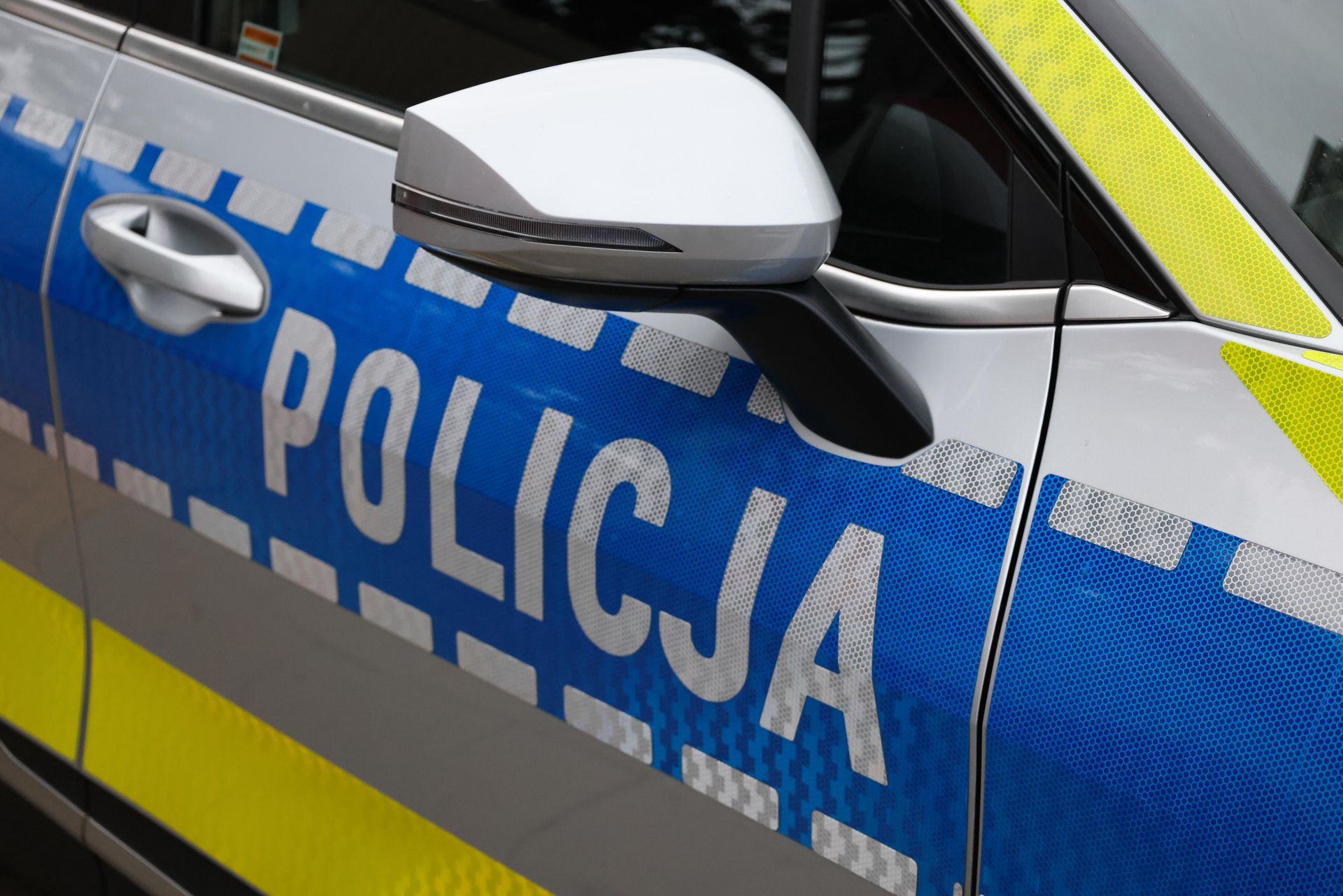 Auto potrąciło trzy osoby na przystanku. Wśród poszkodowanych dziecko