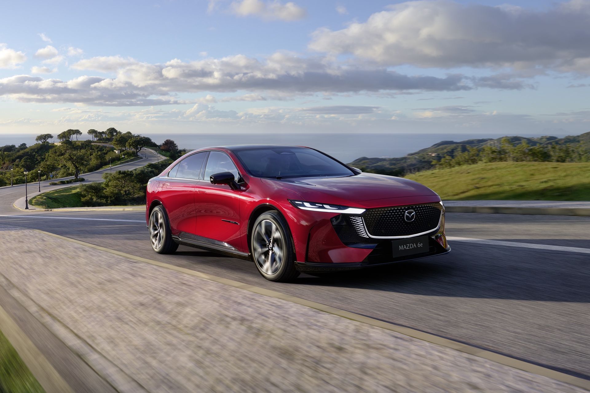 Trzeba było tak od razu. Mazda 6e dostała nowy akumulator i solidną moc ładowania
