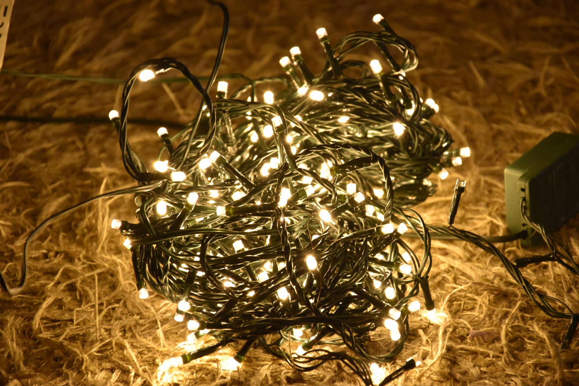 Lampki świąteczne wyrzucaj do tego kosza. Wiedziałeś o tym?