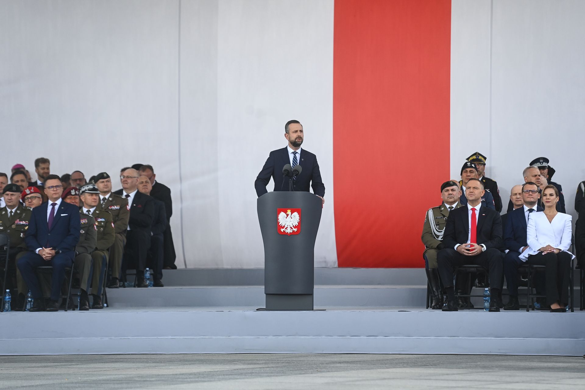 "Ponad pół miliona osób" w armii. Ludowy odpowiada Nawrockiemu i reaguje na gwizdy tłumu