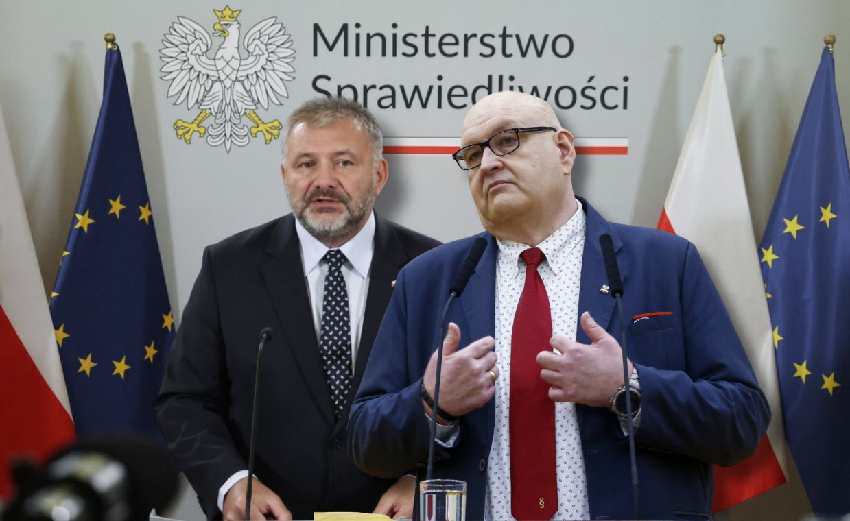 Zawieszenie żony prezesa TK. Żurek odpiera zarzuty