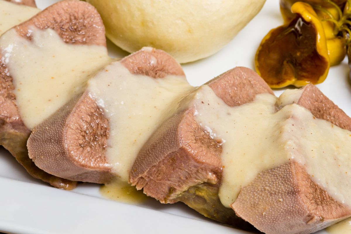 Za komuny gospodynie robiły je częściej niż kotlety. Dziś wielu patrzy na nie z obrzydzeniem