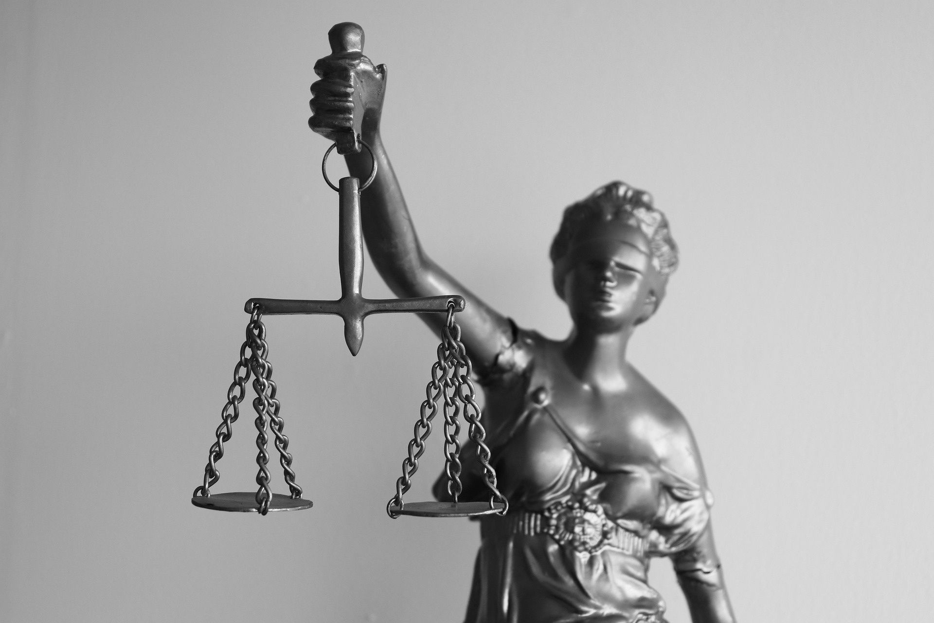 Warszawska prawniczka oskarżona o kierowanie grupą. "Fabryka" fikcyjnych legalizacji pobytu