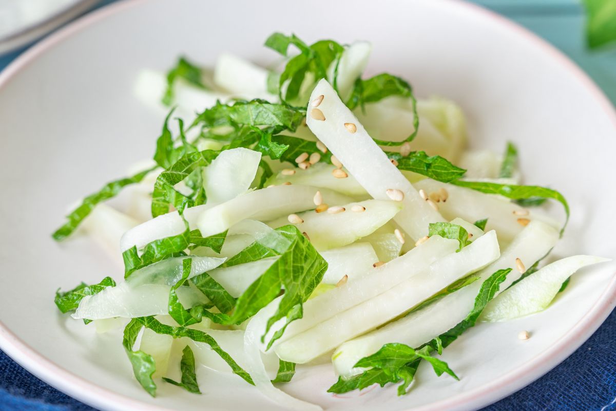 Nie znam bardziej chrupiącego warzywa na surówkę. Pomoże strawić choćby ciężki obiad