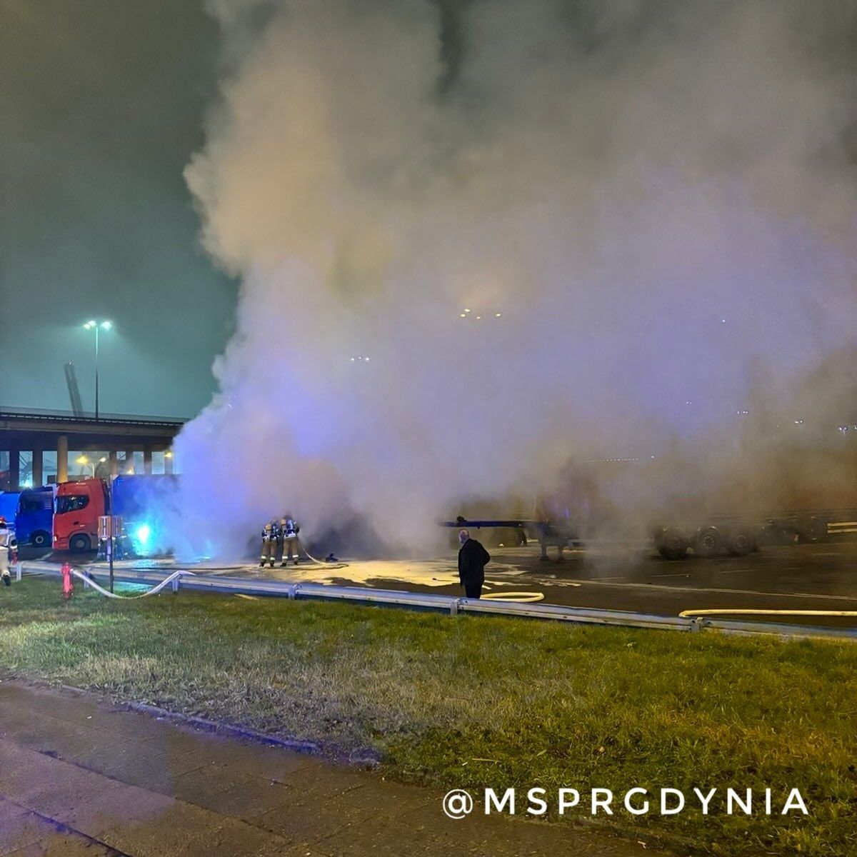 Pożar w Gdyni. W spalonej ciężarówce znaleziono ciało mężczyzny