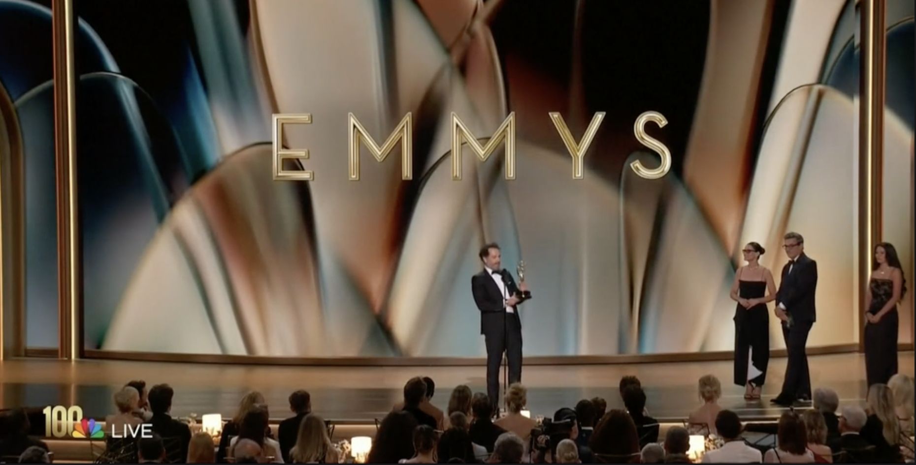 Emmy 2026: triumfują "Wdowia zatoka" i "The Pitt". Statuetka również dla "The Traitors"