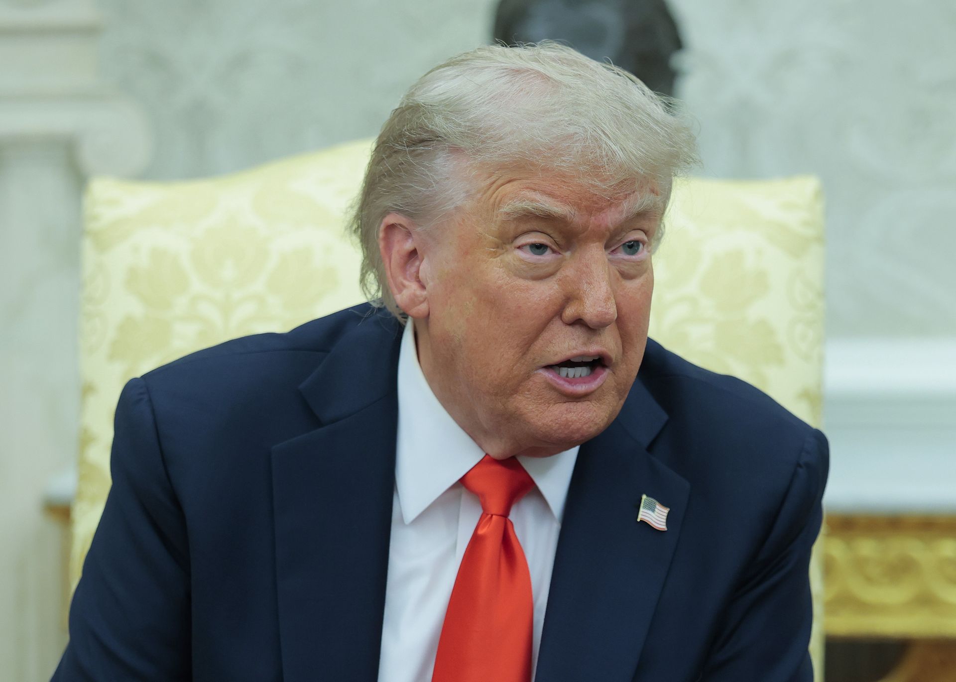 Trump ostrzega Wielką Brytanię. Jest zaniepokojony "superambasadą"