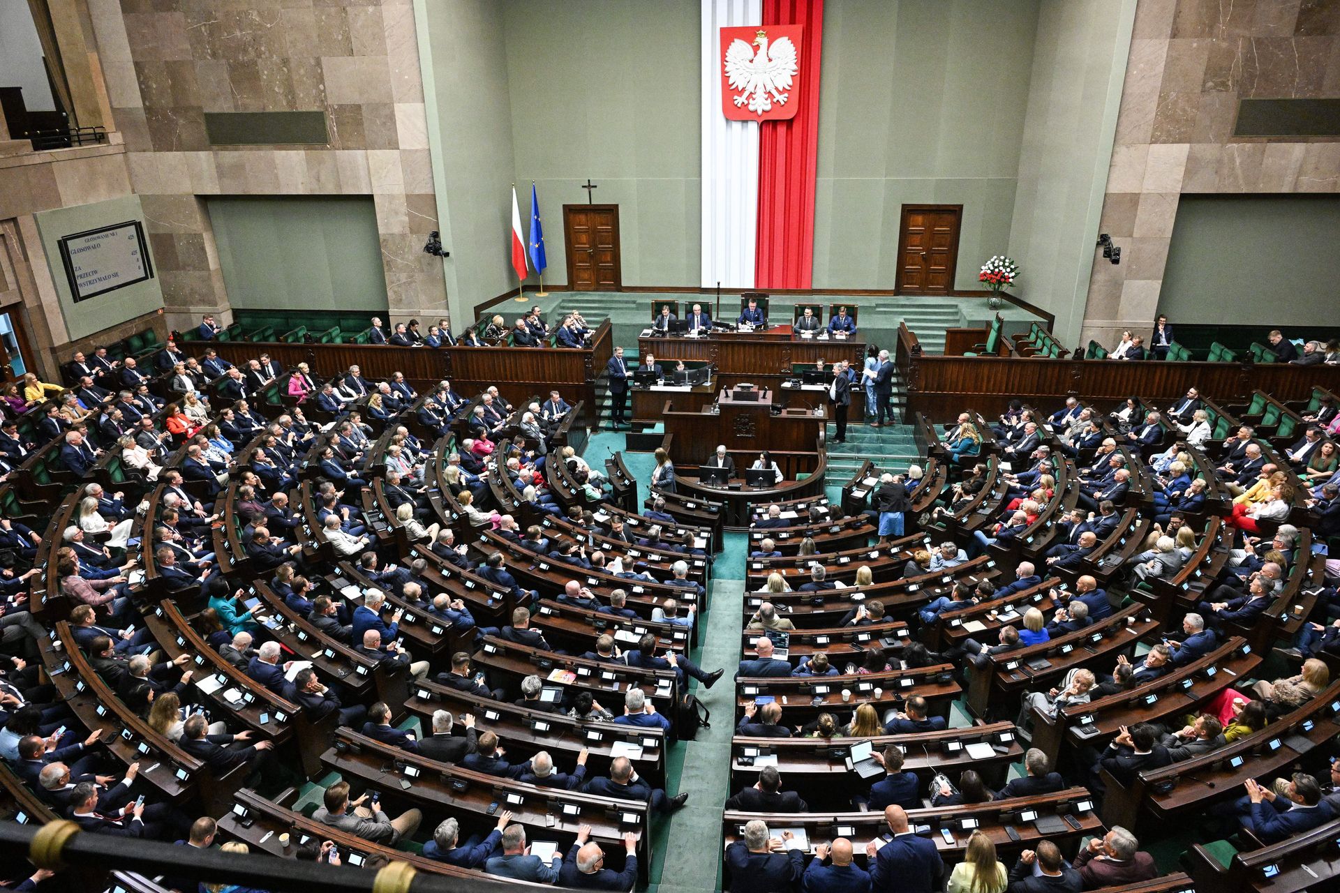 Wydatki na obronność. Spór w Sejmie ws. zmian w konstytucji