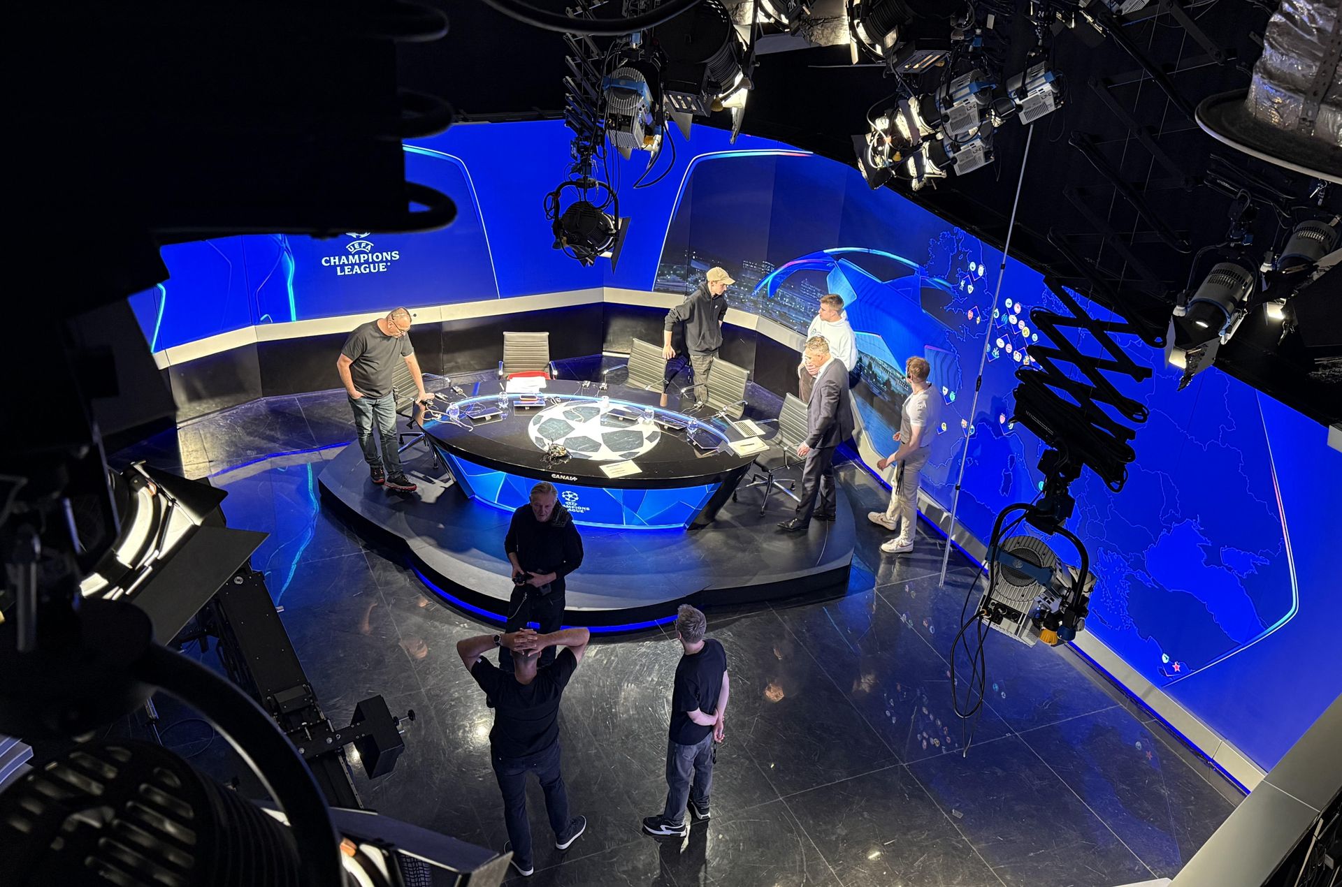 Najtrudniejszy dzień roku w Canal+. Zajrzeliśmy za kulisy