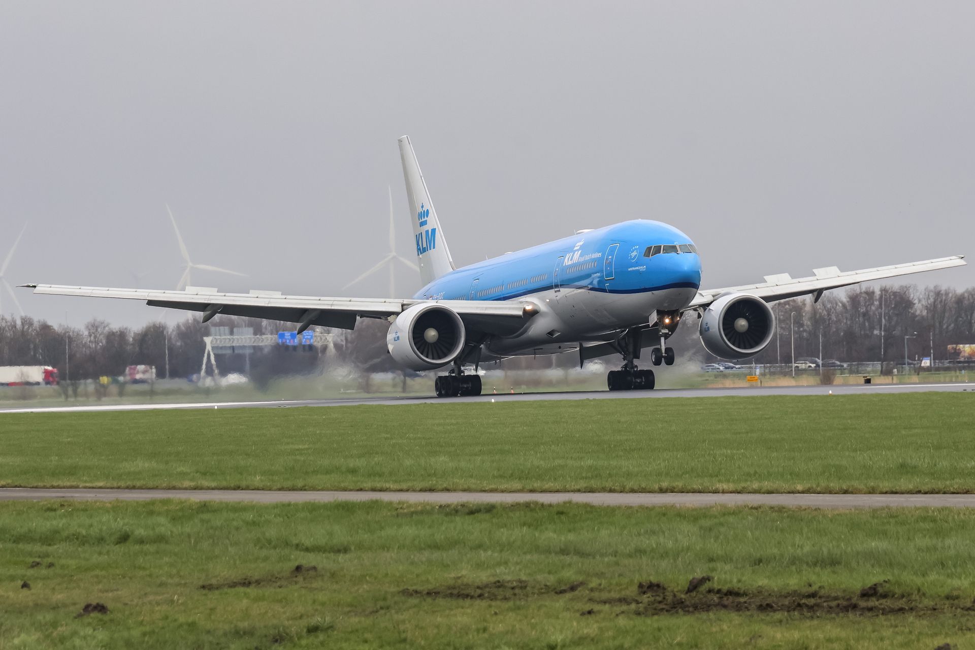 Były prezes KLM użył powerbanku na pokładzie. Doszło do zapłonu