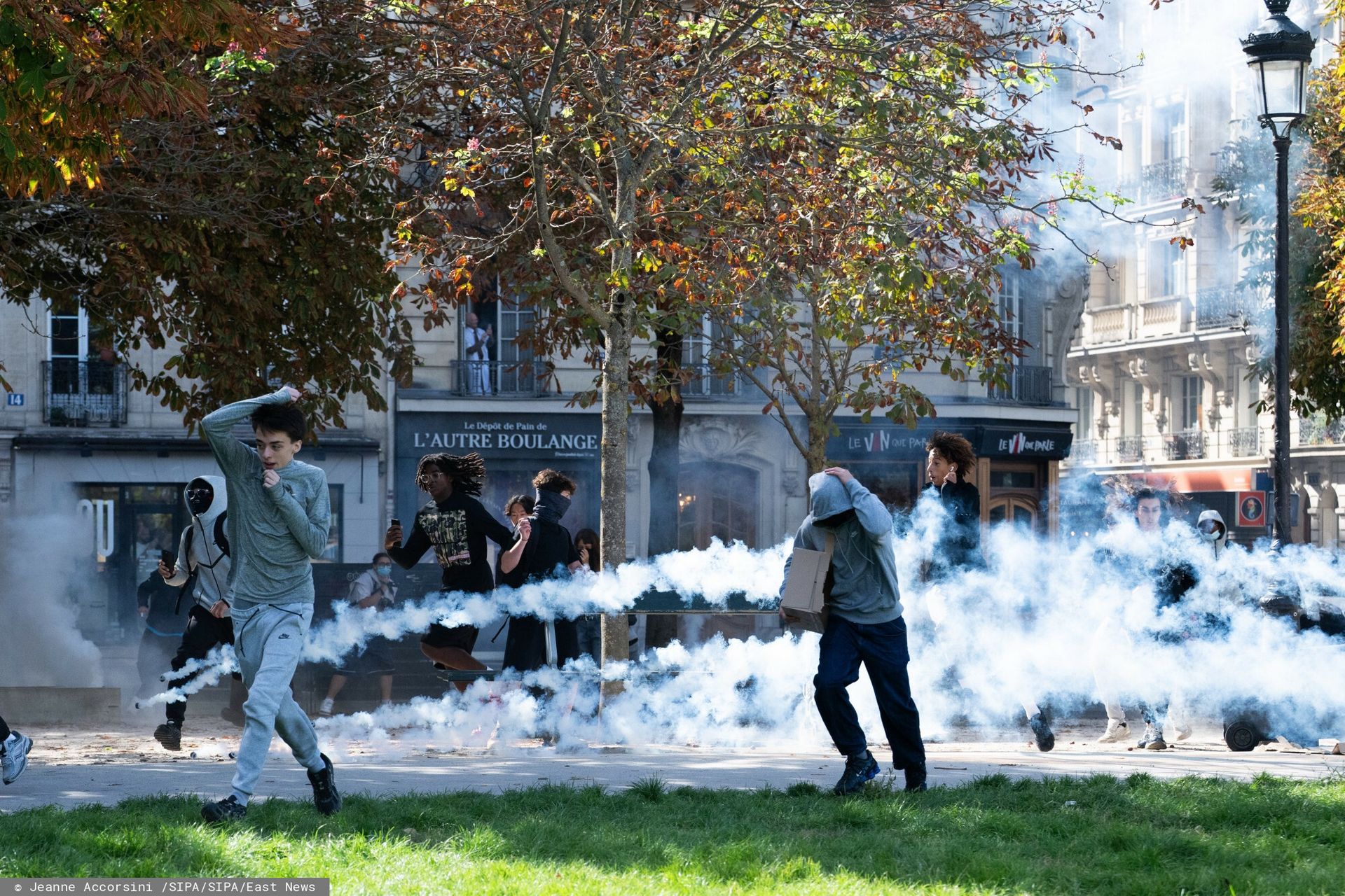 Dramat we Francji. Protestujący 15-latek stracił rękę
