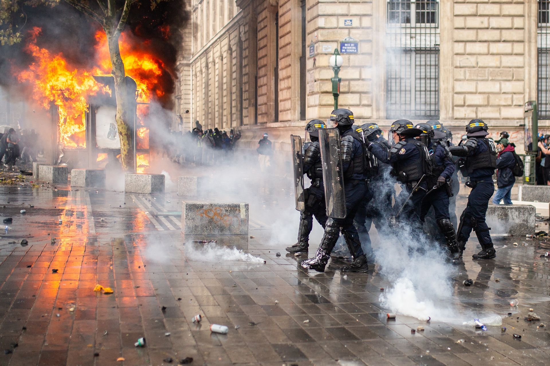 Francja mobilizuje 70 tys. policjantów. Idzie fala protestów