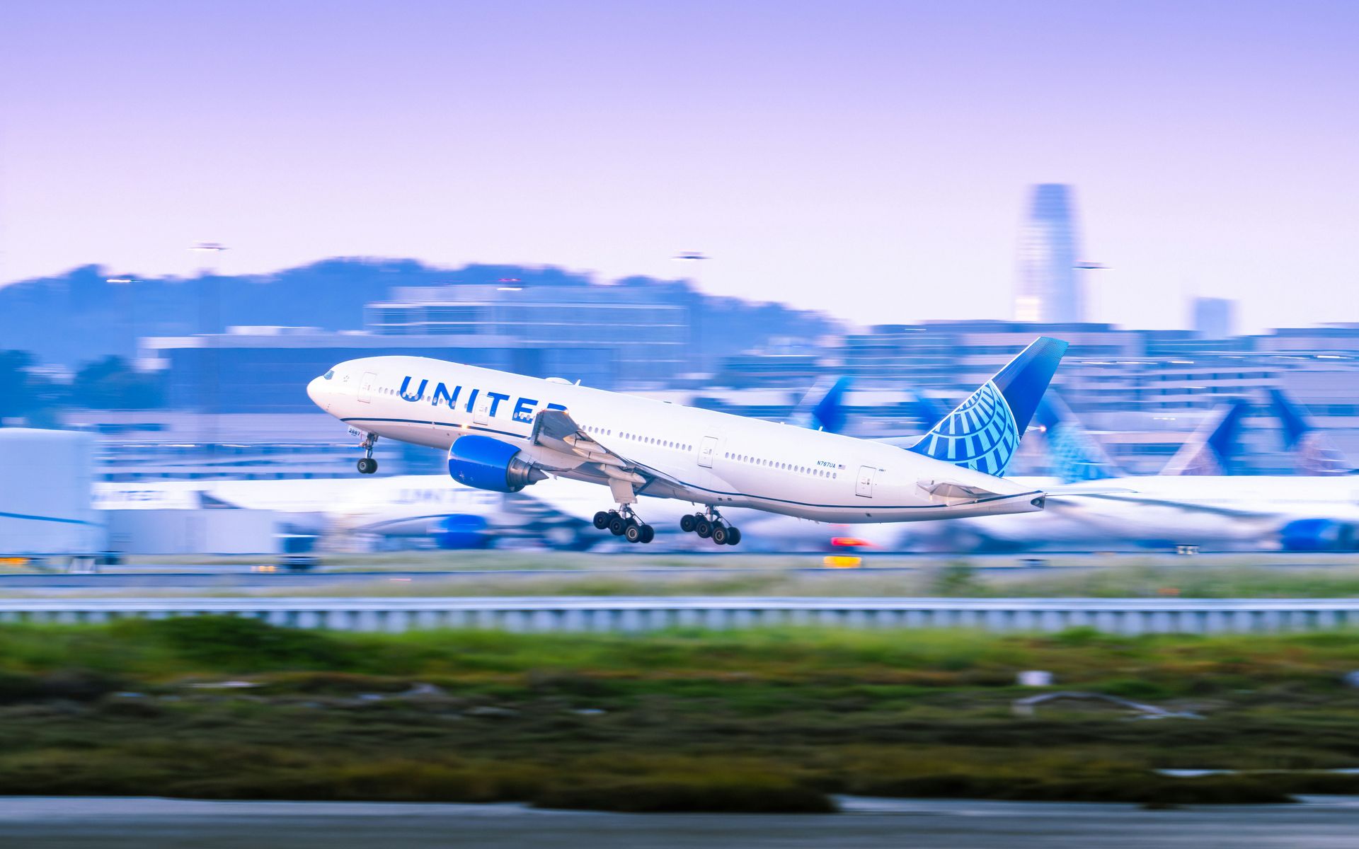 Awaria silnika Boeinga 777 w Waszyngtonie. Doszło do pożaru