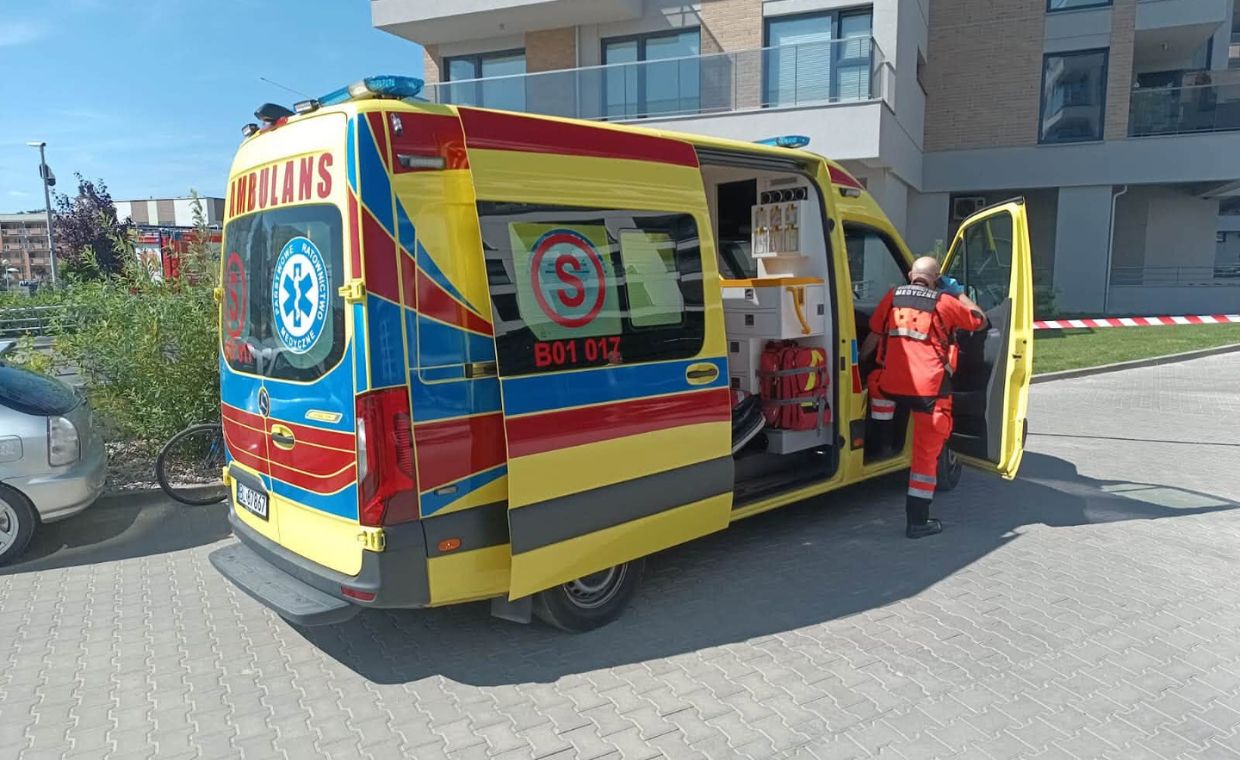 Czterolatka spadła z balkonu. Matka usłyszała zarzuty