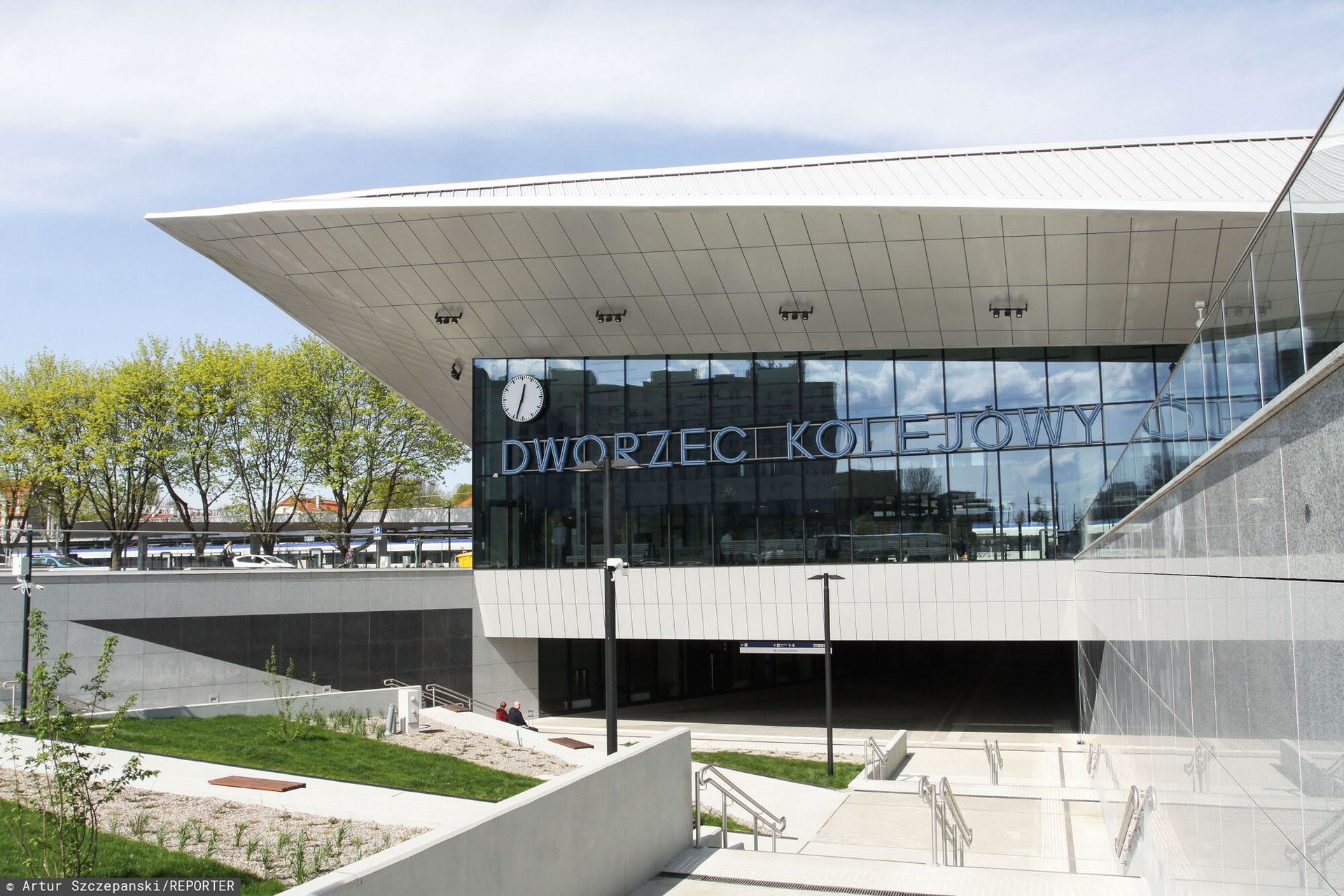 Olsztyn niegotowy na sezon. Dworzec za 87 mln przez cały czas bez sklepów