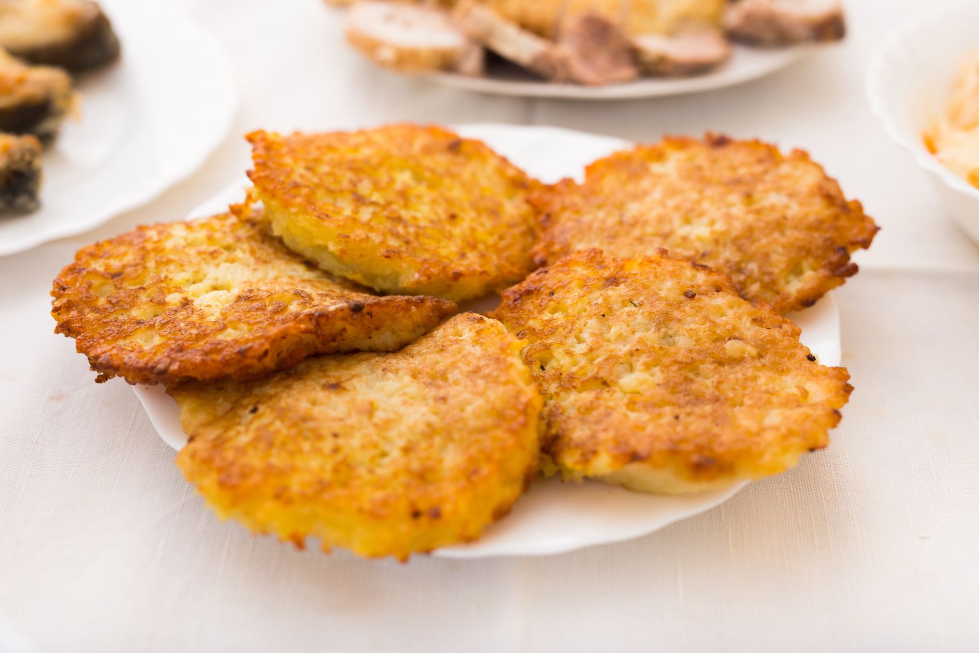 Placki ziemniaczane jak u babci. Są obłędnie chrupiące dzięki jednemu składnikowi i nie piją tłuszczu