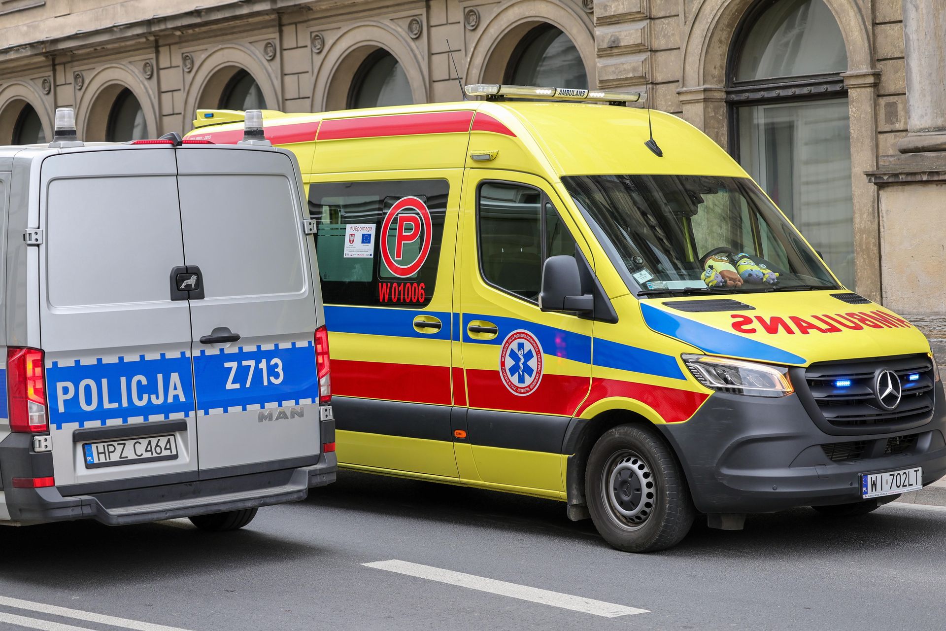 Kobieta z nożem na ulicy. żabol ranny podczas interwencji