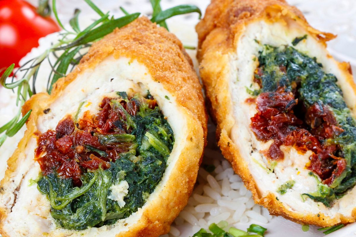 Zamiast zwykłych kotletów, robię na obiad soczyste roladki. Każdy prosi o dokładkę