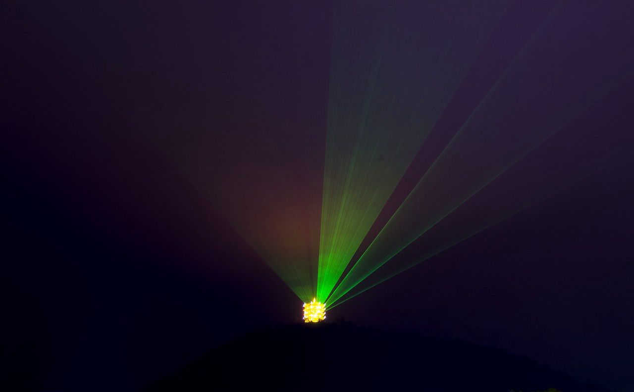 Ten laser jest wyjątkowy. Pozwala odczytać tekst z ponad kilometra