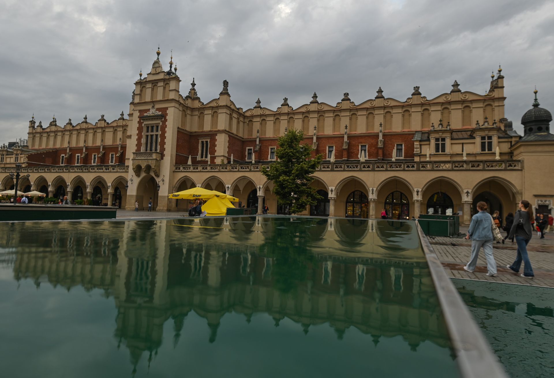 Youtuberzy wtargnęli na uczelnię w Krakowie.