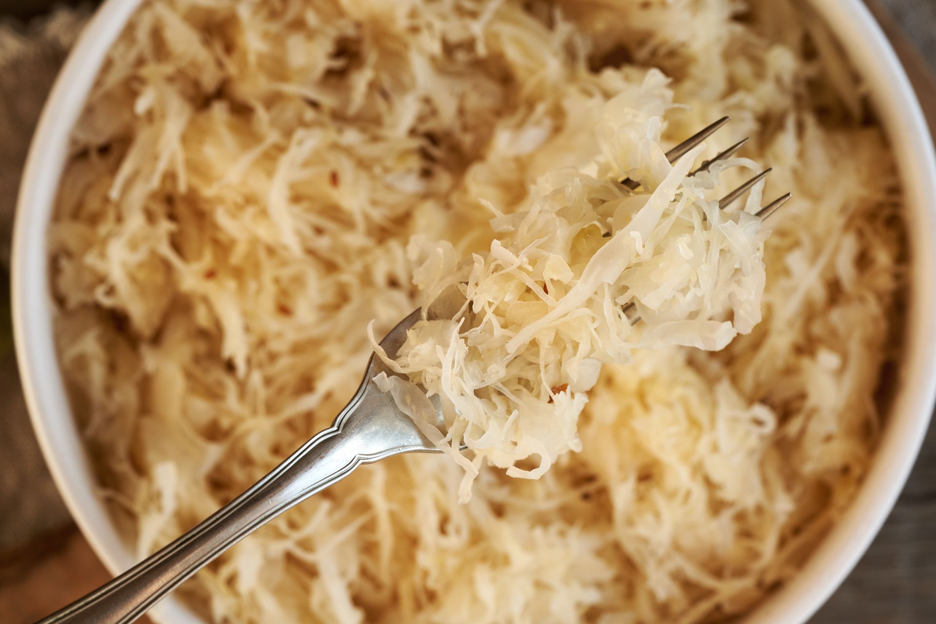 Wcale nie olej czy oliwa. Teściowa ma jeszcze lepszy dodatek do kiszonej kapusty